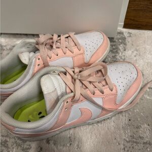 pink nike dunks size w 7.5